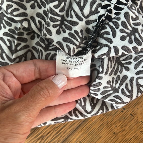 Escapada Swimsuit Cover Up - Picture 5 of 9